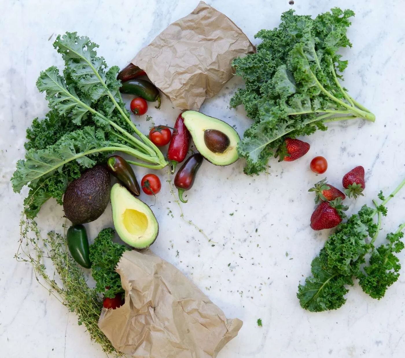Frisches Gemüse und Obst – Symbolbild für gesunde Ernährung und stabiles Gewicht