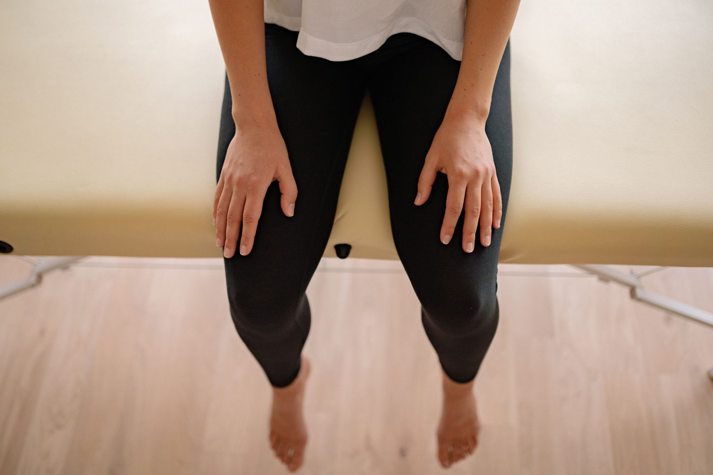 Lipödem-Diagnose Kneiftest und Tastuntersuchung der Beine, Düsseldorf