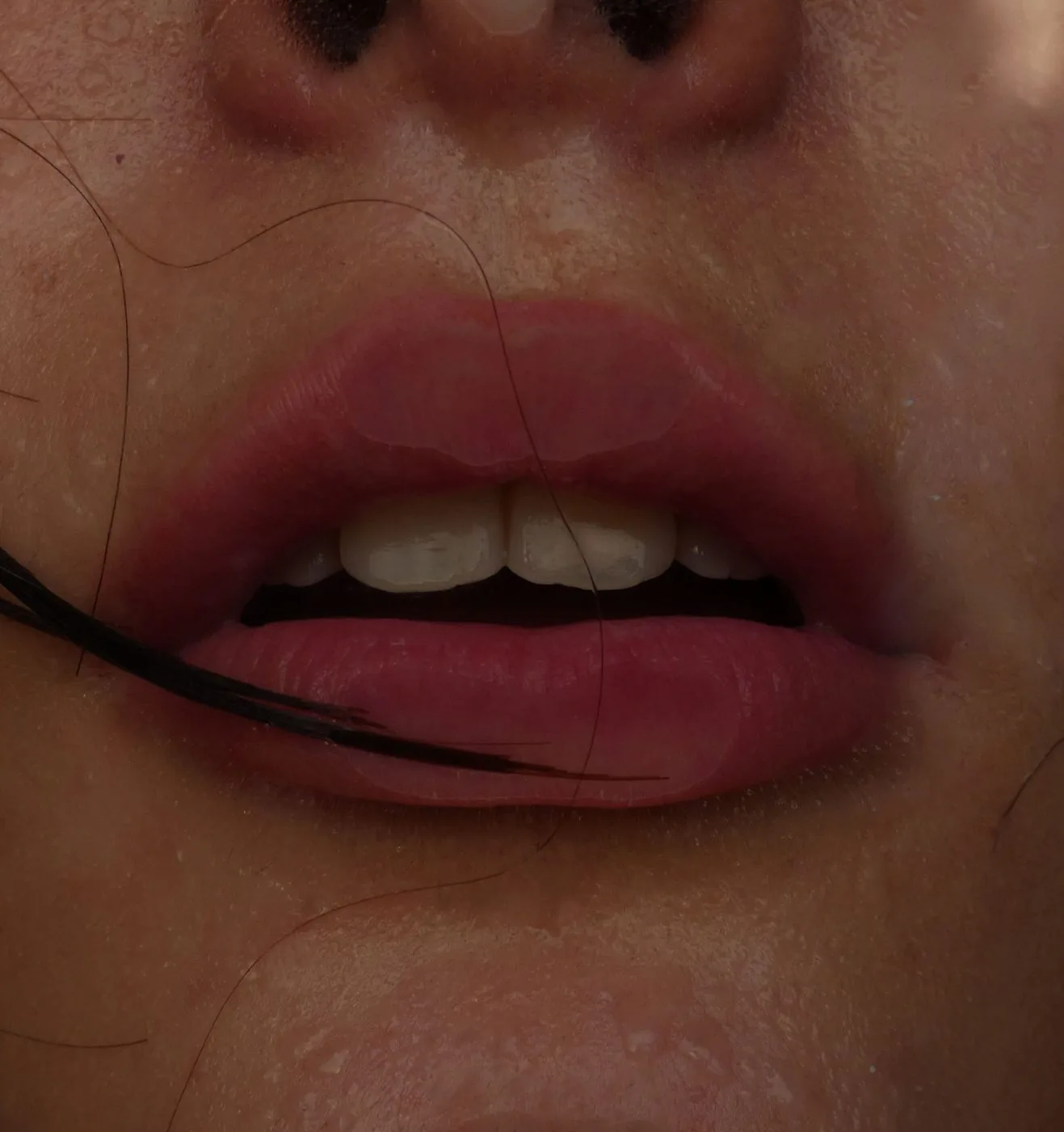 Detailaufnahme voller Lippen mit definierter Kontur und Amorbogen