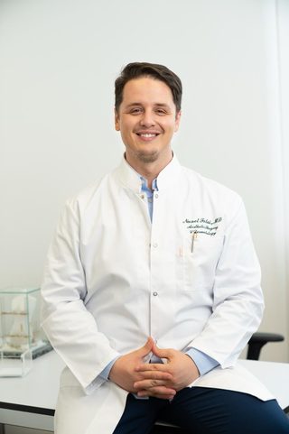 Dr. (Univ. Te.) Nusret Fetai — Privatpraxis für Ästhetische Chirurgie, Body Art Surgery Institute Düsseldorf